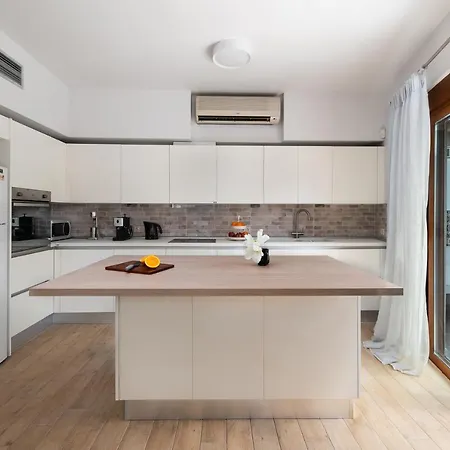 Ritas Modern In-City House Rhodes City Exterior photo
